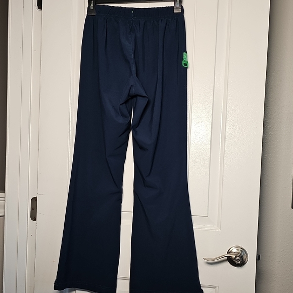 Carhartt XS Scrub Bottoms with Green Drawstring - Picture 14 of 14